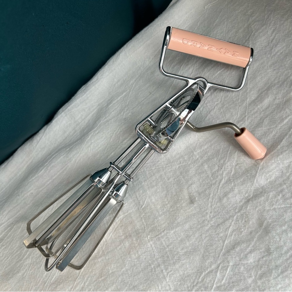 Vintage Maynard Egg Beater Whisk Chrome and 50's Pink Angled Hand Crank